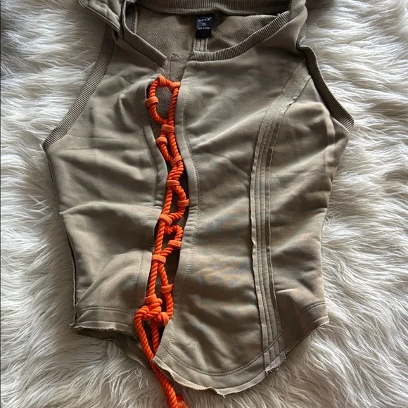 🧡TAN HOODED TANK WITH ROPE DETAIL🧡 - Picture 3 of 5